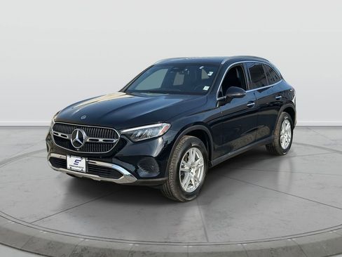 Used 2024 Mercedes-Benz GLC 300 4MATIC image 3