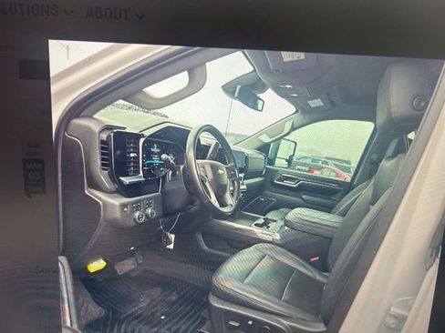 Used 2024 Chevrolet Silverado 2500 LTZ w/ LTZ Convenience Package image 13