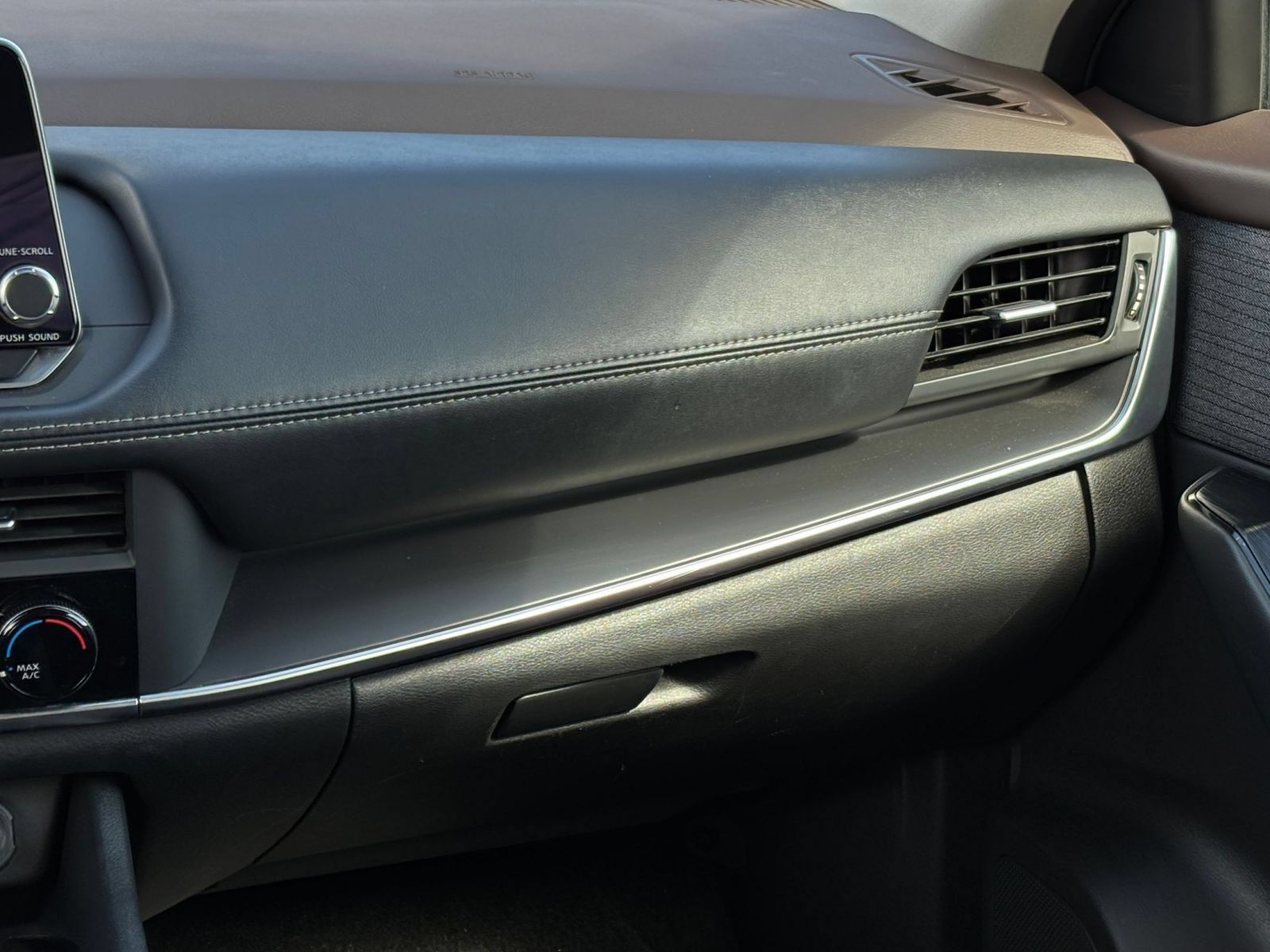 Used 2023 Nissan Rogue S AWD/4WD image 33