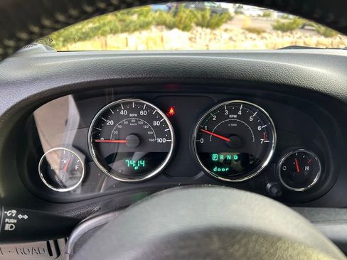 Used 2016 Jeep Wrangler Unlimited Rubicon image 13