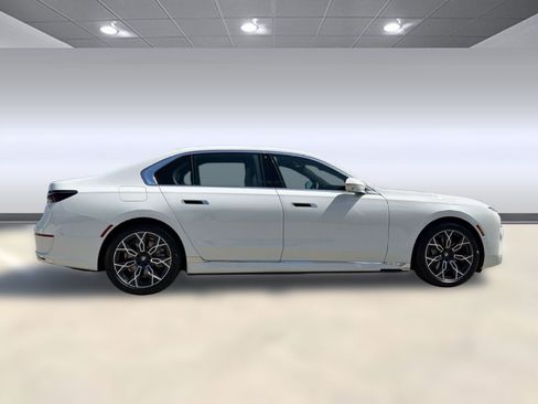 New 2026 BMW i7 xDrive60 AWD/4WD image 8