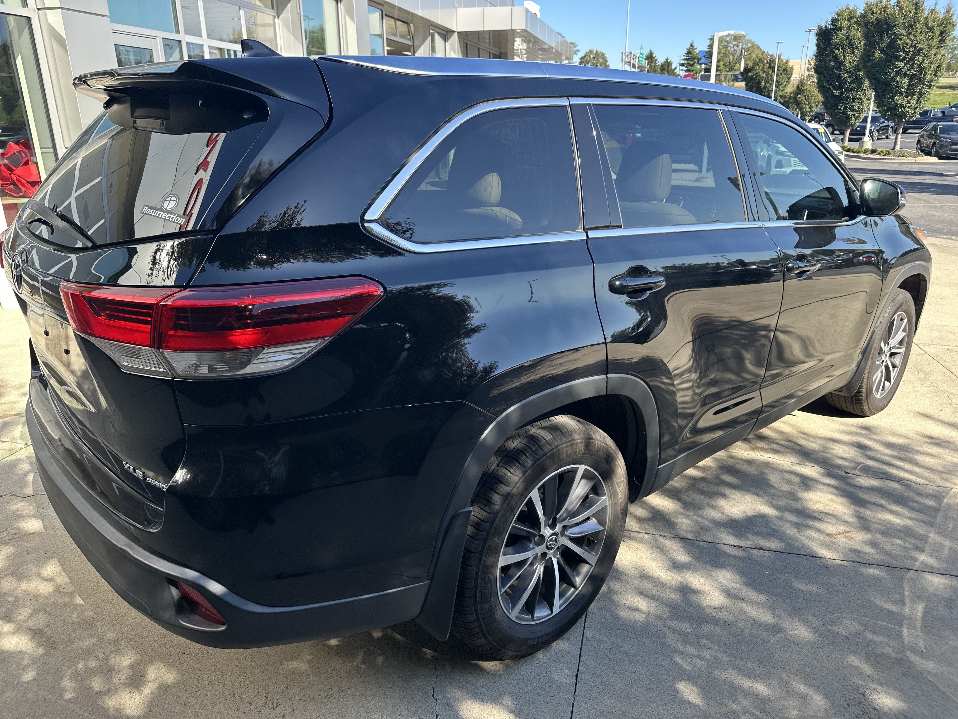 Used 2019 Toyota Highlander XLE AWD/4WD image 6