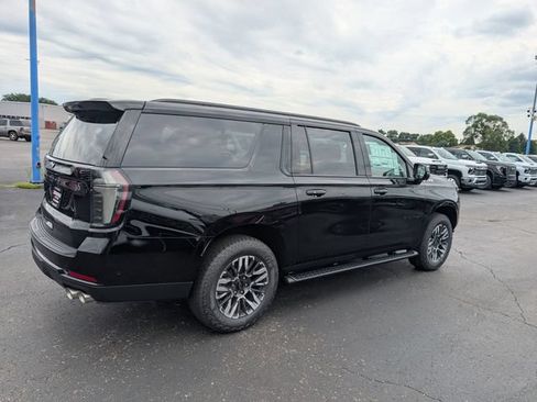 New 2026 Chevrolet Suburban Z71 w/ Z71 Off-Road Package AWD/4WD image 8