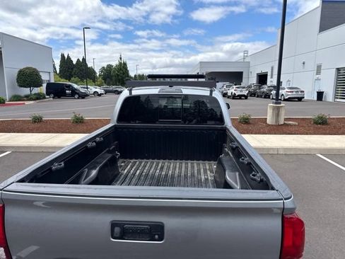 Used 2022 Toyota Tacoma SR5 AWD/4WD image 5