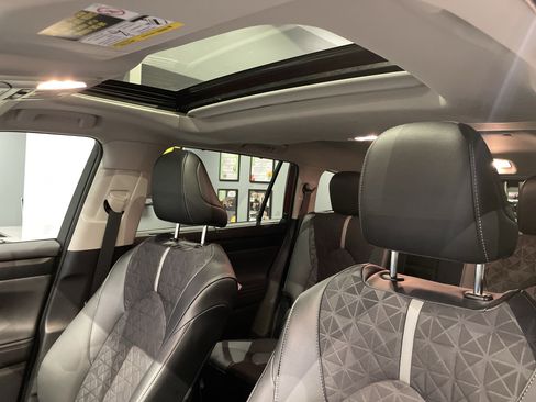 Used 2025 Toyota Highlander XLE image 30