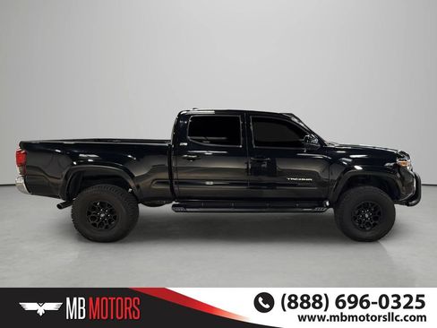 Used 2019 Toyota Tacoma SR5 AWD/4WD image 2