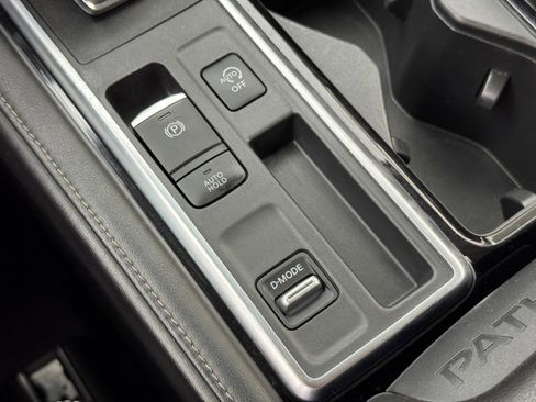 Used 2022 Nissan Pathfinder SL w/ Lighting Package (N92) image 30