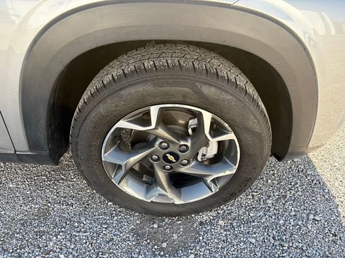 Used 2025 Chevrolet Trax RS image 19