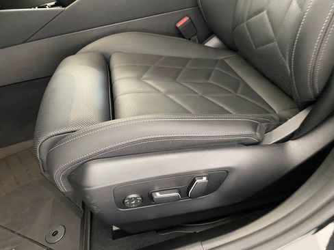 Used 2025 BMW 530i xDrive w/ M Sport Package image 12