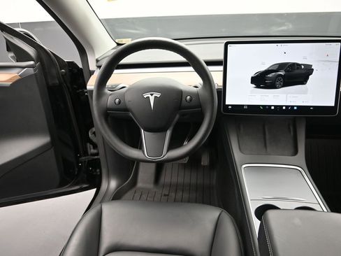 Used 2024 Tesla Model Y Long Range image 20