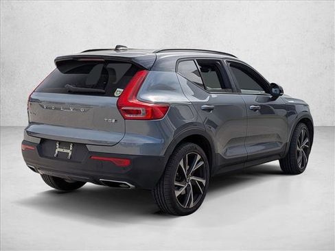 Used 2019 Volvo XC40 T5 R-Design image 4