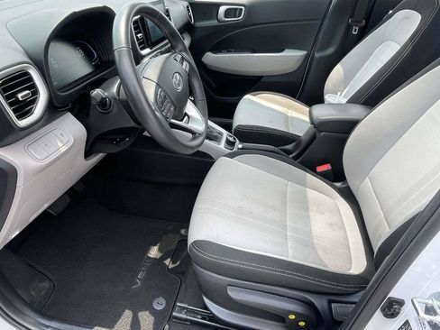 Certified 2025 Hyundai Venue SEL FWD image 12