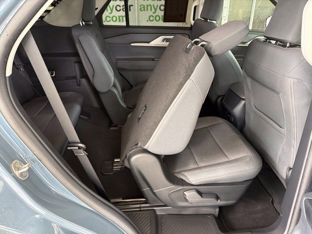 Used 2025 Ford Explorer Active RWD image 33