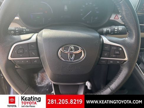 Used 2024 Toyota Sienna XLE FWD image 14
