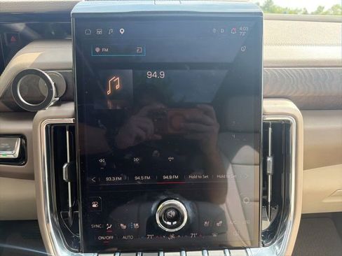 Used 2025 GMC Yukon Denali w/ Sun & Power Step Package AWD/4WD image 27