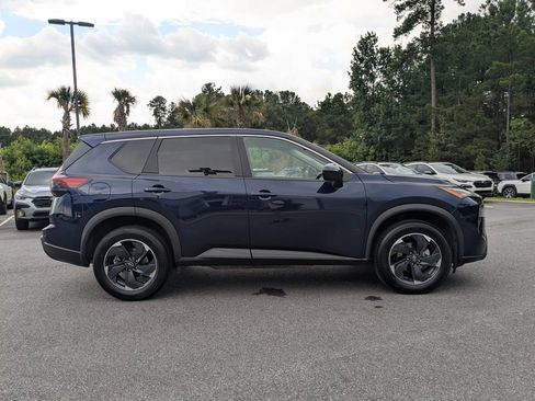 Used 2024 Nissan Rogue SV AWD/4WD image 3