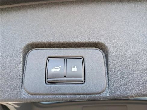 Used 2024 Nissan Rogue SV FWD image 7