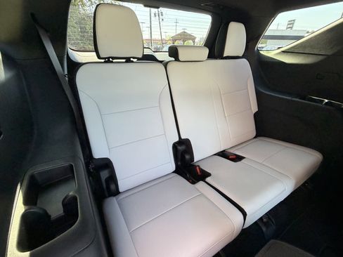 Used 2025 Chevrolet Traverse High Country image 19
