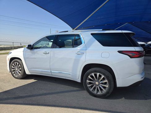 Certified 2023 Chevrolet Traverse Premier image 3