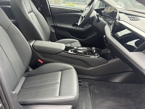 Used 2025 Audi A6 e-tron Premium Plus w/ Premium Plus image 13