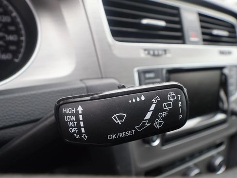 Used 2015 Volkswagen Golf Launch Edition FWD image 25