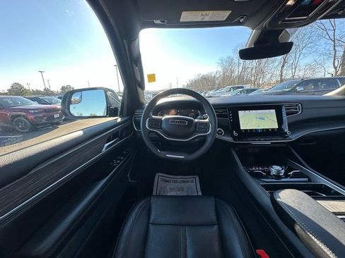 Used 2024 Jeep Wagoneer L Series III w/ Flexible Seating Group image 18