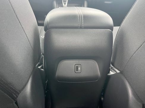 Used 2025 Nissan Sentra SV FWD image 18