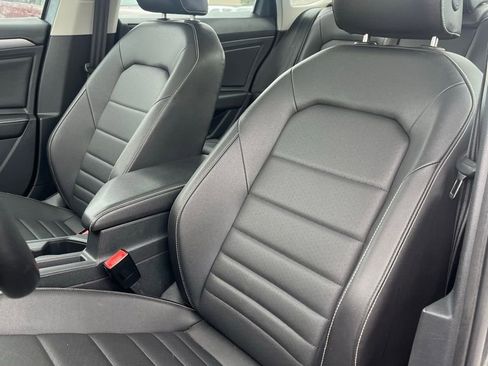 Used 2024 Volkswagen Jetta SE image 12