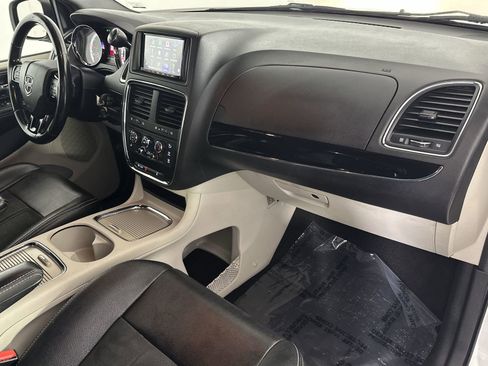 Used 2019 Dodge Grand Caravan SXT w/ Rear Park Assist Package FWD image 32