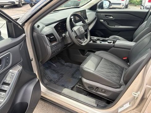 Used 2025 Nissan Rogue Platinum w/ Tech Package AWD/4WD image 15