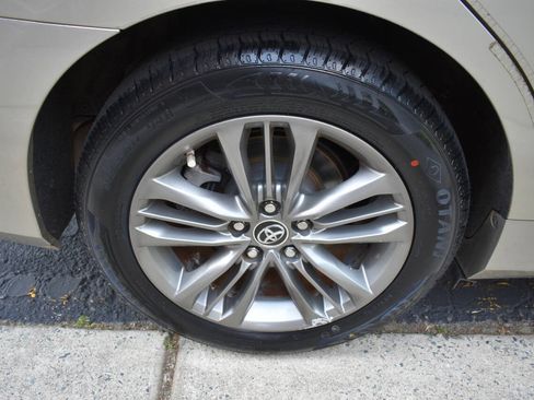 Used 2015 Toyota Camry SE FWD image 40