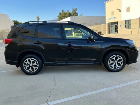 Used 2019 Subaru Forester Premium AWD/4WD image 5