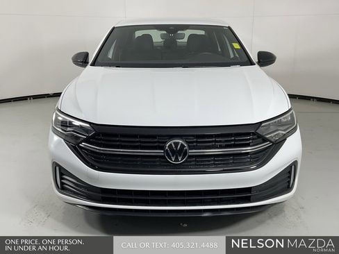 Used 2024 Volkswagen Jetta Sport image 2