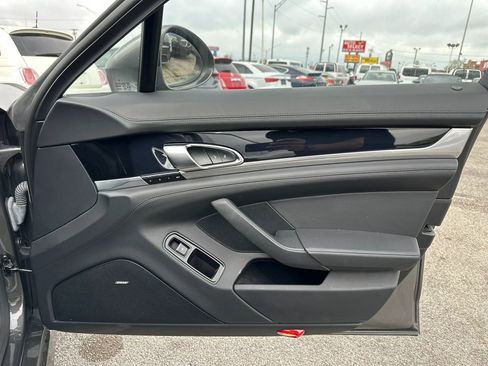 Used 2014 Porsche Panamera S image 22
