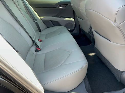 Used 2021 Toyota Camry XLE image 18