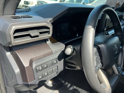 Used 2025 Toyota 4Runner SR5 AWD/4WD image 28