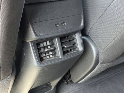 Used 2025 Chevrolet Equinox LT FWD image 26