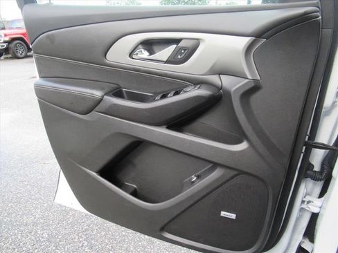 Used 2023 Chevrolet Traverse LT w/ LT Premium Package AWD/4WD image 21