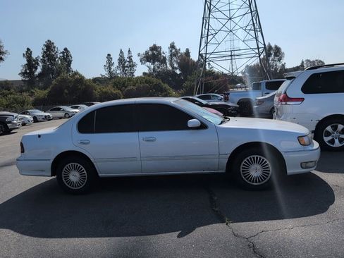 Used 1997 INFINITI I30 FWD image 2