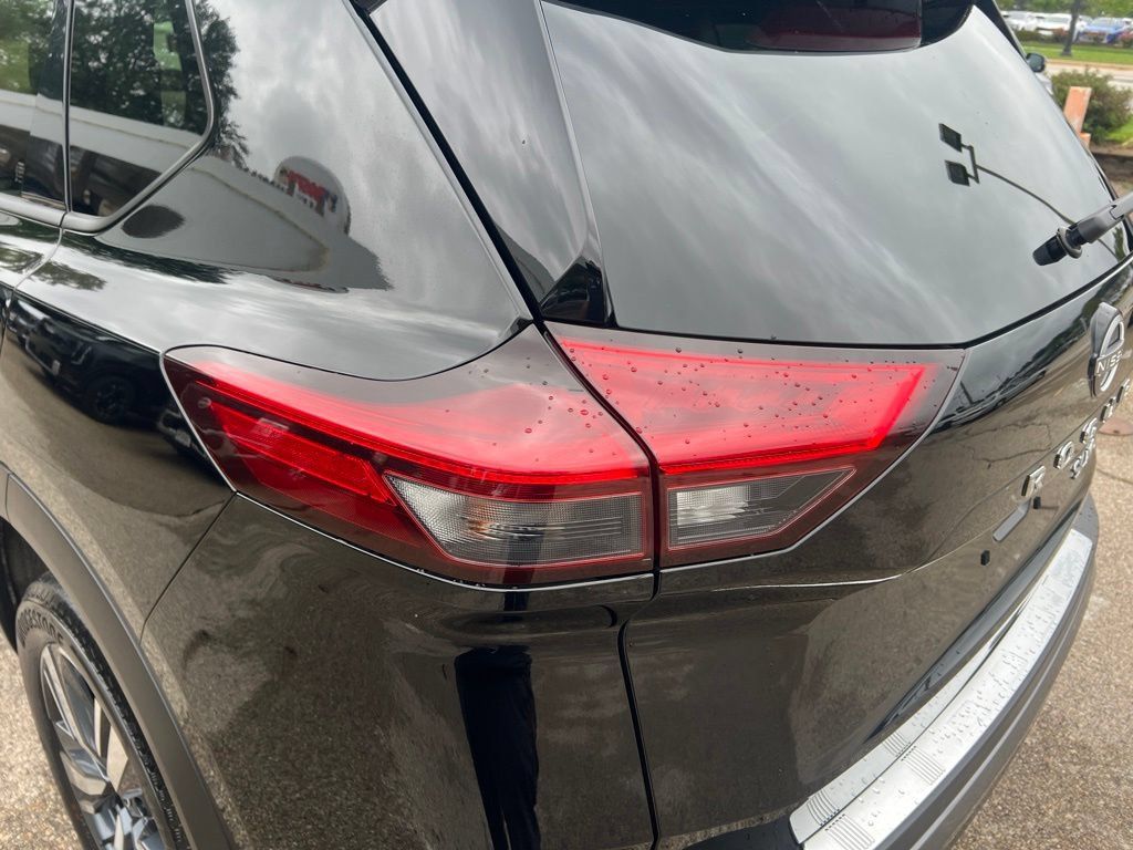 Certified 2023 Nissan Rogue SL AWD/4WD image 38