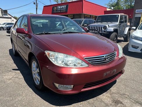 Used 2005 Toyota Camry LE FWD image 3