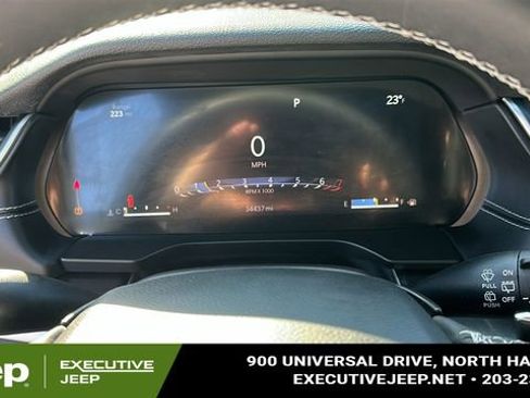 Used 2023 Jeep Grand Cherokee Altitude image 15