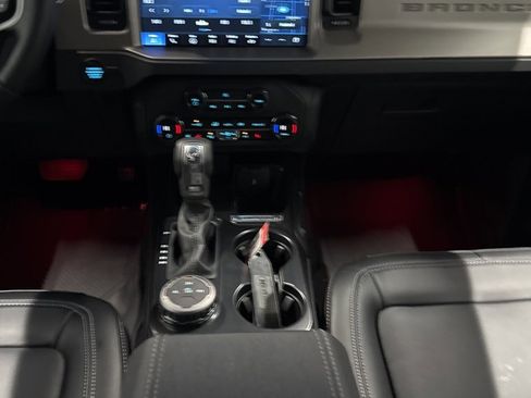 Used 2025 Ford Bronco Outer Banks image 16