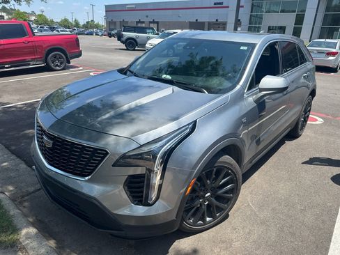 Used 2023 Cadillac XT4 Luxury w/ Cold Weather Package FWD image 2