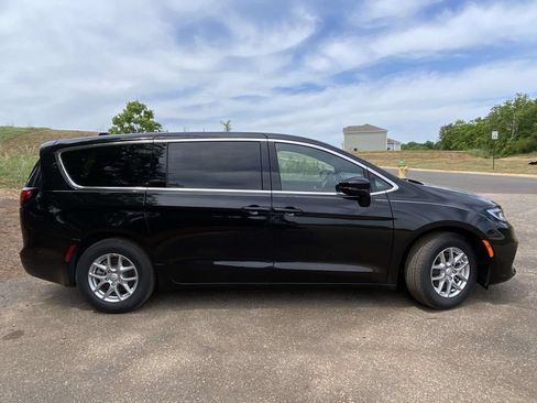 New 2026 Chrysler Pacifica Select FWD image 38