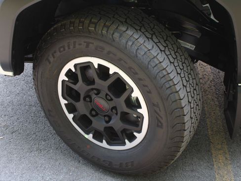 New 2026 Toyota Tacoma TRD Off-Road AWD/4WD image 18