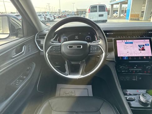 Used 2022 Jeep Grand Cherokee L Limited image 17