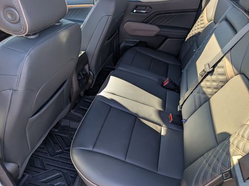 Used 2024 GMC Canyon Denali image 28