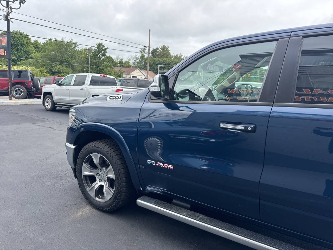 Used 2019 RAM 1500 Laramie AWD/4WD image 5