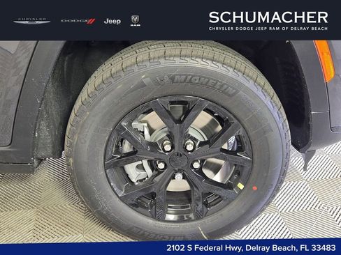 New 2025 Jeep Grand Cherokee L Laredo RWD image 18
